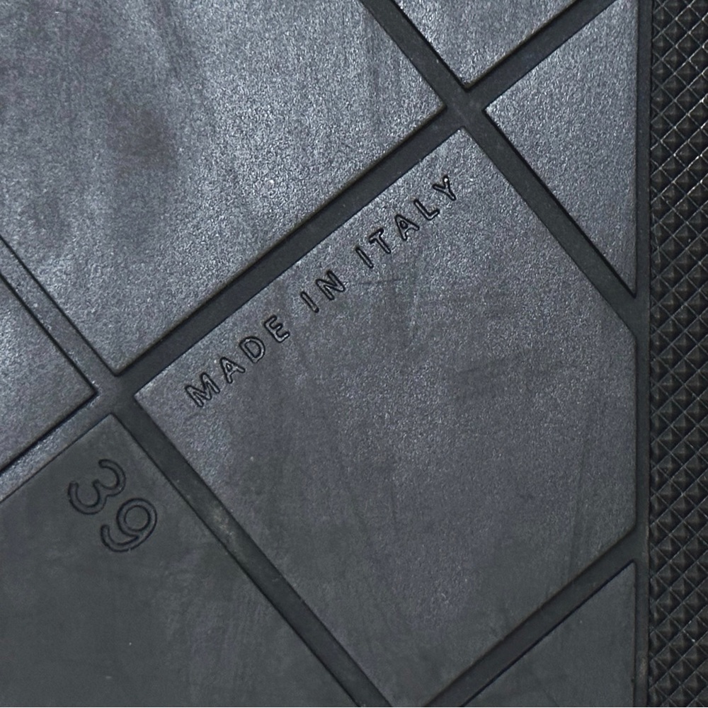 BOTTEGA VENETA RUBBER SLIDES - Picture 6 of 7